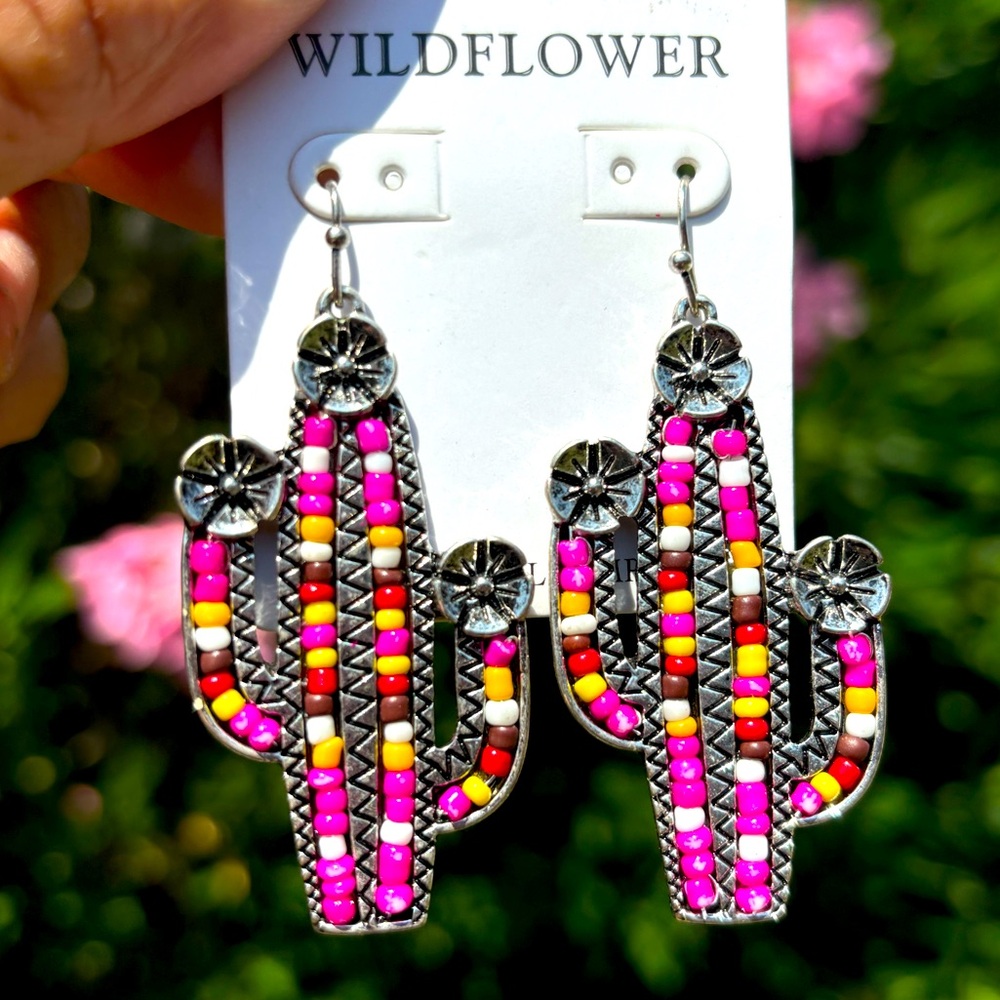 💛 NWT - Cactus, beaded earrings